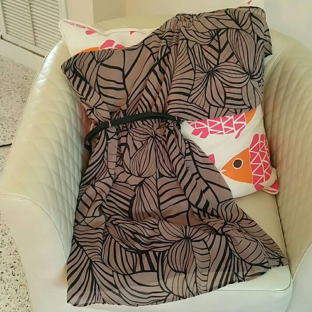 Francesca's Collections Brown and Black Leaf Print Dress